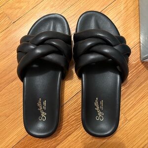 Seychelles Black Puffy Sandals
